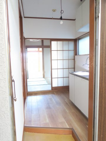 山本ハイツの玄関