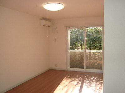 【居間・リビング】 | スプリングチェリーⅡ | ※同物件・反転タイプの写真です。