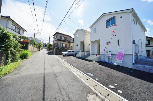 【横浜市保土ケ谷区川島町734-6新築戸建て１号棟】★仲介手数料無料★（川島小学校・西谷中学校）の前面道路含む現地写真