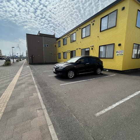 リジェ中島の駐車場
