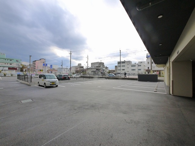 セレニティプレイス 桂の駐車場|カースペースがあります