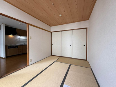 【和室】 | オーソネタウンハウス七番館 | 南東向き和室6帖☆押入れがあります♪寝具をすっきり収納できるので和室は寝室にもオススメ☆