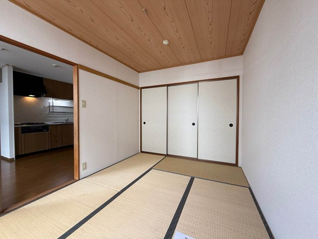【和室】 | オーソネタウンハウス七番館 | 南東向き和室6帖☆押入れがあります♪寝具をすっきり収納できるので和室は寝室にもオススメ☆