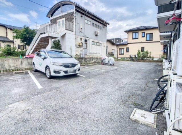 ハイツ松見の駐車場