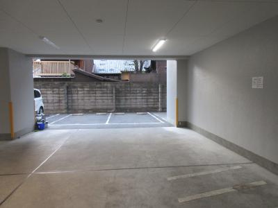 ティファールの駐車場