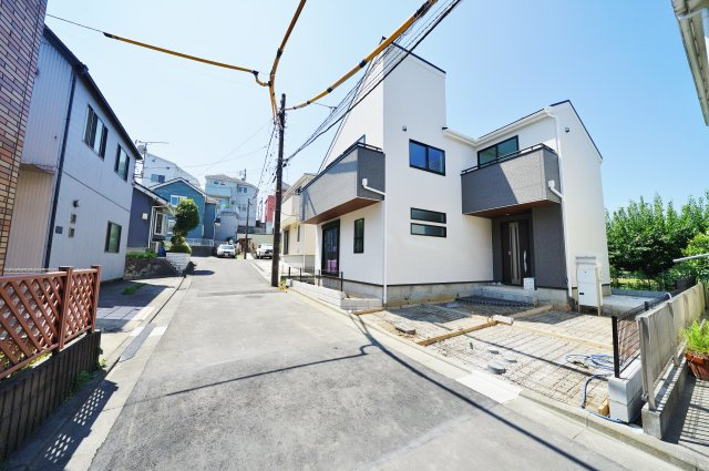 【横浜市保土ケ谷法泉２丁目19-19新築戸建て】★仲介手数料無料★（初音ヶ丘小学校・橘中学校）の前面道路含む現地写真