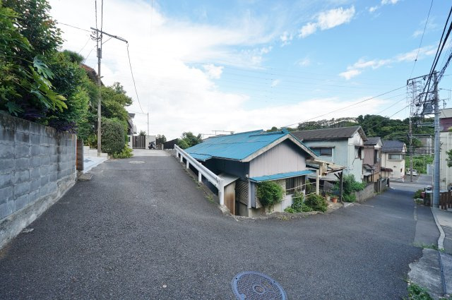 【保土ケ谷区法泉１丁目7-27新築戸建て】★仲介手数料無料★（初音ヶ丘小学校・橘中学校）の前面道路含む現地写真