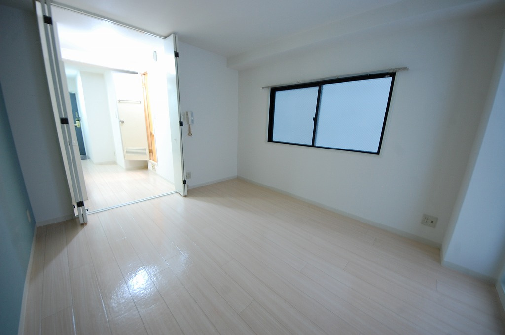 プラザ船越の居間・リビング|※お部屋によりリフォーム状況は違います。