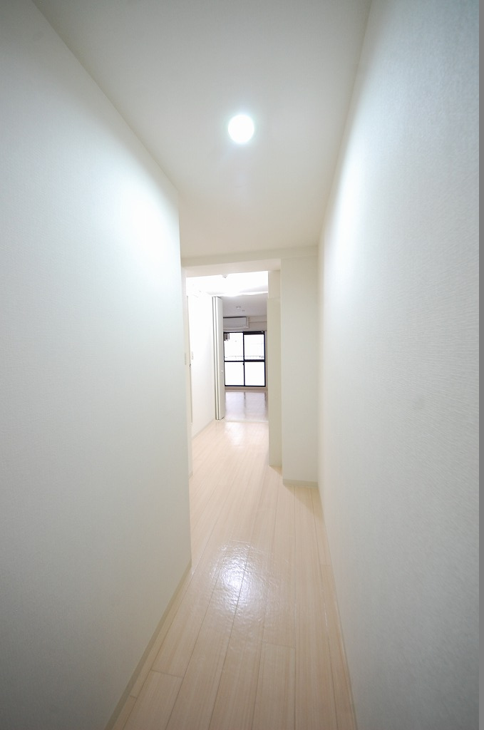 プラザ船越の玄関|※お部屋によりリフォーム状況は違います。