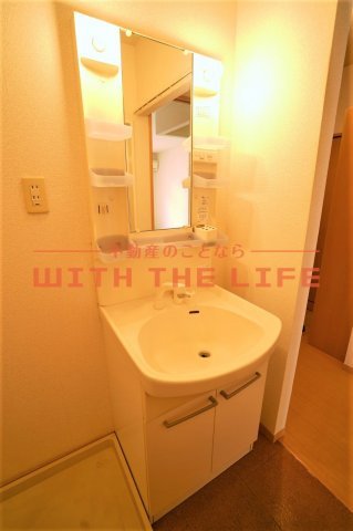 シャルムステージ【10，000円キャッシュバック対象物件】の独立洗面台|朝の支度にも助かる、独立の洗髪洗面化粧台