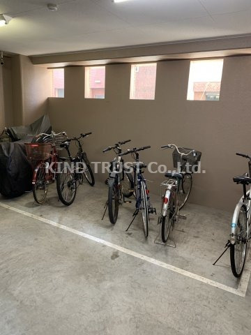 ラナップスクエア南森町のその他共用部分|屋根付き駐輪場です