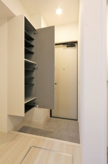 【玄関】 | ダイワプレミア当代島　Ⅱ | 参考写真（同物件別部屋）
