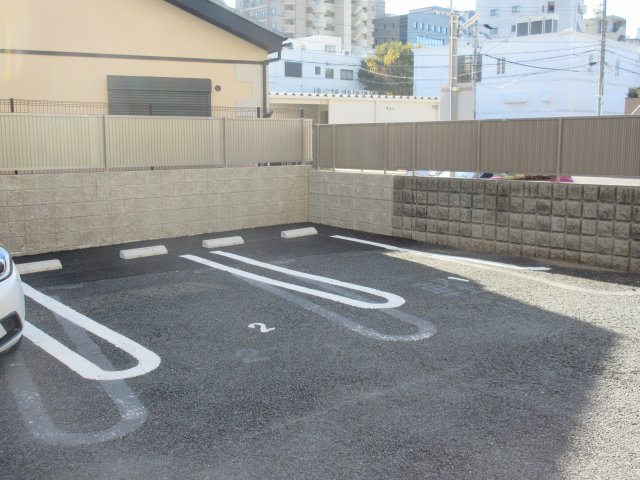 ウイングF・Sの駐車場|ウイングF・S