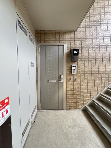 ルミエールＴの玄関