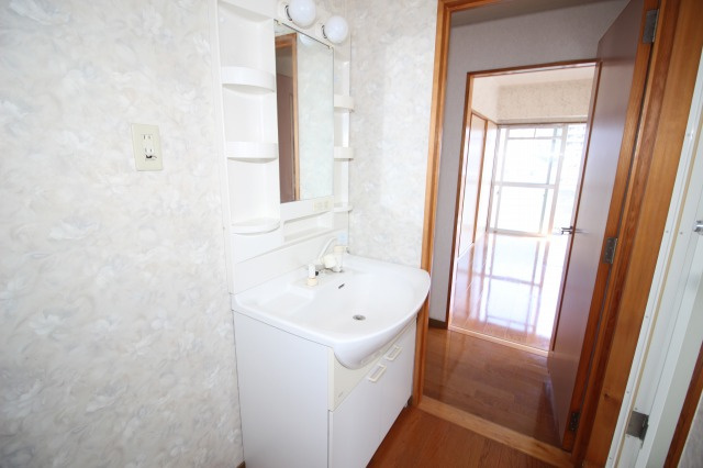 カインド中宝永の独立洗面台|独立洗面化粧台が付いています
※お写真ですが反転の場合がございます