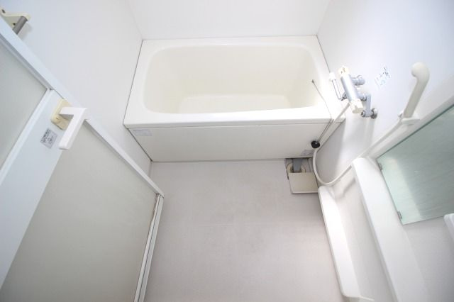 カインド中宝永の浴室|きれいなお風呂です
※お写真ですが反転の場合がございます