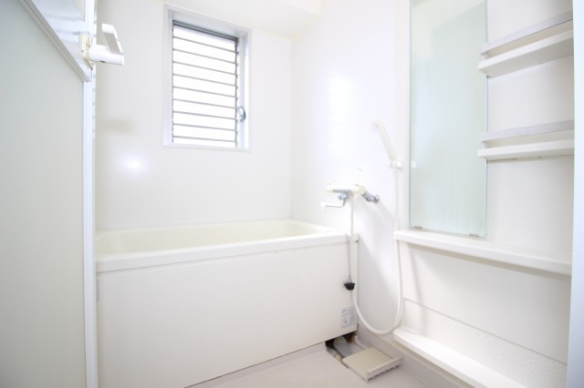 カインド中宝永の浴室|きれいなお風呂です
※お写真ですが反転の場合がございます