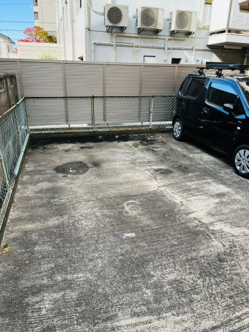 事務所・倉庫可！！コーポオオサワⅡの駐車場