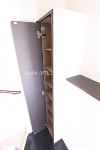 レオネクストブラウニー国立の玄関|他部屋参照