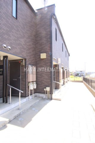 レオネクストブラウニー国立の外観