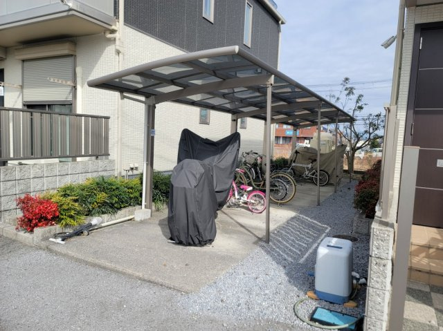 サン　フィールド・彦根Bのその他共用部分|屋根付き駐輪場です