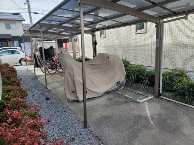 サン　フィールド・彦根Bのその他共用部分|屋根付き駐輪場です