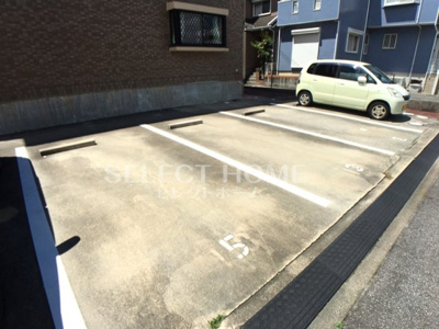 【駐車場】 | マーサヴィラ | 車をお持ちの方に嬉しい駐車場付きの物件です