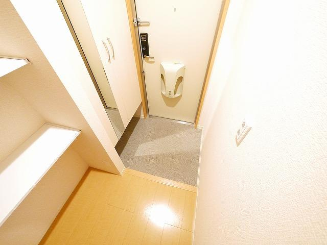 ラナプレスの玄関|明るい玄関です
