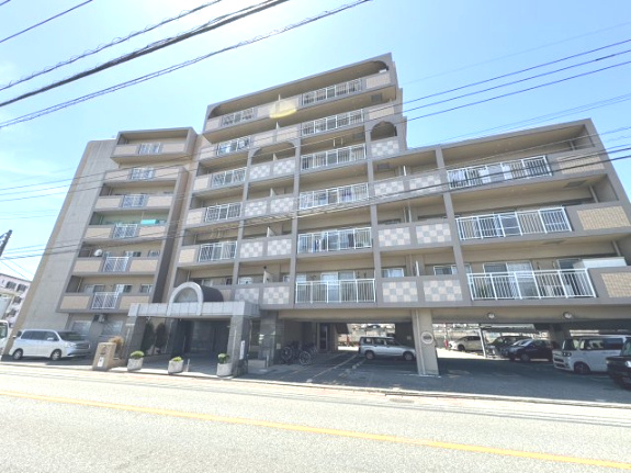 エバーライフ箱崎第六の外観|業者売主のリフォーム済みマンション！
