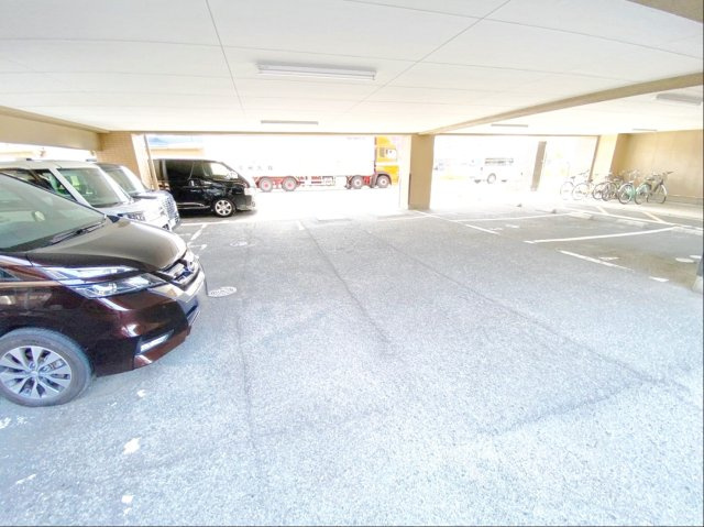 エバーライフ箱崎第六の駐車場|敷地内駐車場（平置き）です！※空き状況は担当まで要確認です！