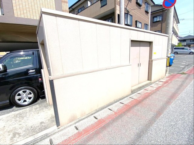 エバーライフ箱崎第六のその他共用部分|ごみ捨て場です！ドアがあるので、猫などに荒らされる心配なし！