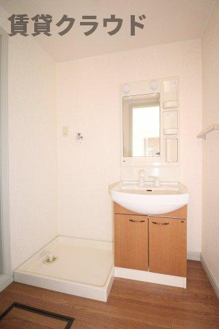 スプリングチェリーⅡの洗面所|明るい洗面所です