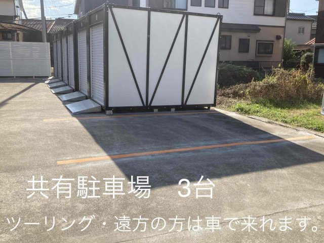ガレージ港本町の駐車場