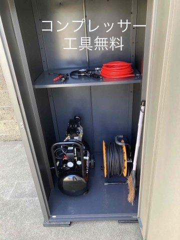 ガレージ港本町の玄関
