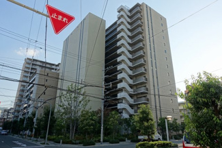 【外観】 | 御堂筋線、阪急宝塚線の2WAY利用可能！2015年建築の築浅マンション。