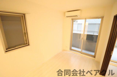 【居間・リビング】 | With京Grandes | こちらの居間で趣味の時間をお楽しみください