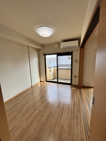 【洋室】 | エテルナ鴨島 | 落ち着いた色調の洋室です