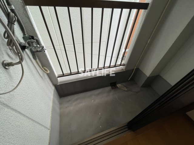 放出ロイヤルハイツのバルコニー