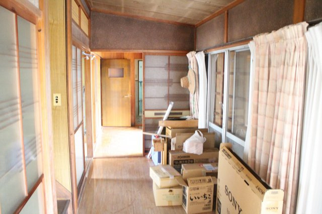常滑市北条1丁目　中古戸建のその他|南側の広い縁側。中と外を柔らかくつなぐ空間ではゆったりとした時間を過ごせます。