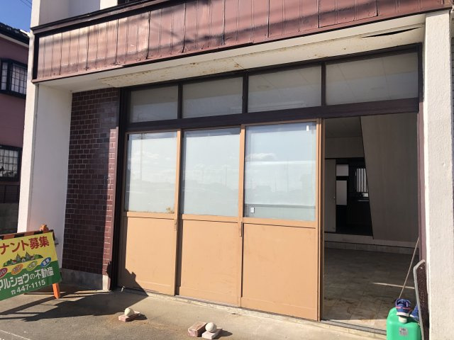 楊子町65-1のエントランス