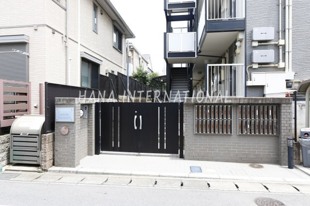 レオパレスβのエントランス