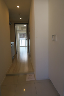 【玄関】 | ティモーネ　プレミアム押上 | 玄関を開けると…きれいな室内。
押上の賃貸物件。
「ティモーネプレミアム押上」のことなら(株)メイワ・エステートへ