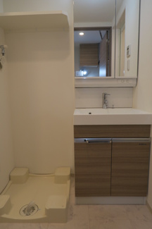 【洗面所】 | ティモーネ　プレミアム押上 | 洗面台・室内洗濯機置場。
押上の賃貸物件。
「ティモーネプレミアム押上」のことなら(株)メイワ・エステートへ