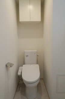 【トイレ】 | ティモーネ　プレミアム押上 | 洗浄便座（ウォシュレット）付きです。
押上の賃貸物件。
「ティモーネプレミアム押上」のことなら(株)メイワ・エステートへ