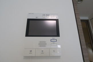 【セキュリティ】 | ティモーネ　プレミアム押上 | TVインターホンで訪問者の顔が確認できます。
押上の賃貸物件。
「ティモーネプレミアム押上」のことなら(株)メイワ・エステートへ