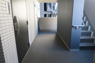 【その他共用部分】 | ティモーネ　プレミアム押上 | 廊下

押上の賃貸物件。
「ティモーネプレミアム押上」のことなら(株)メイワ・エステートへ