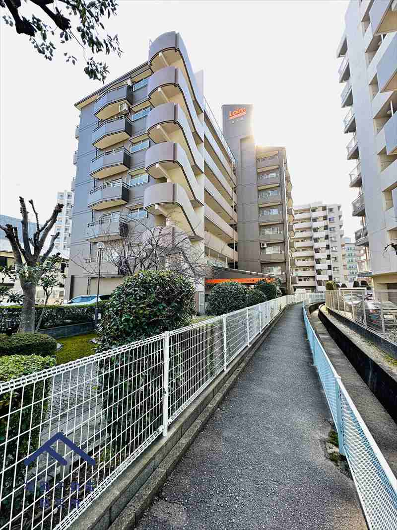 ロワールマンション西大橋の外観