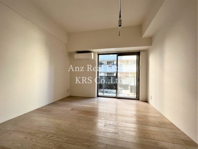 【居間・リビング】 | エグゼ西大阪 | 天井高のお部屋！ダウンライトあり！