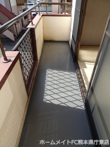 熊本市中央区萩原町のアパートのバルコニー