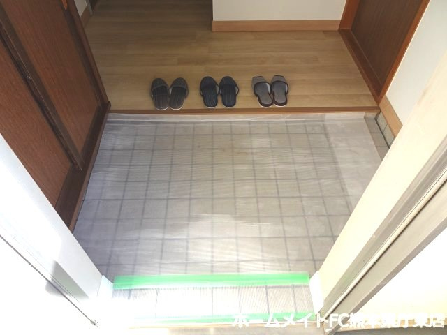 熊本市中央区萩原町のアパートの玄関